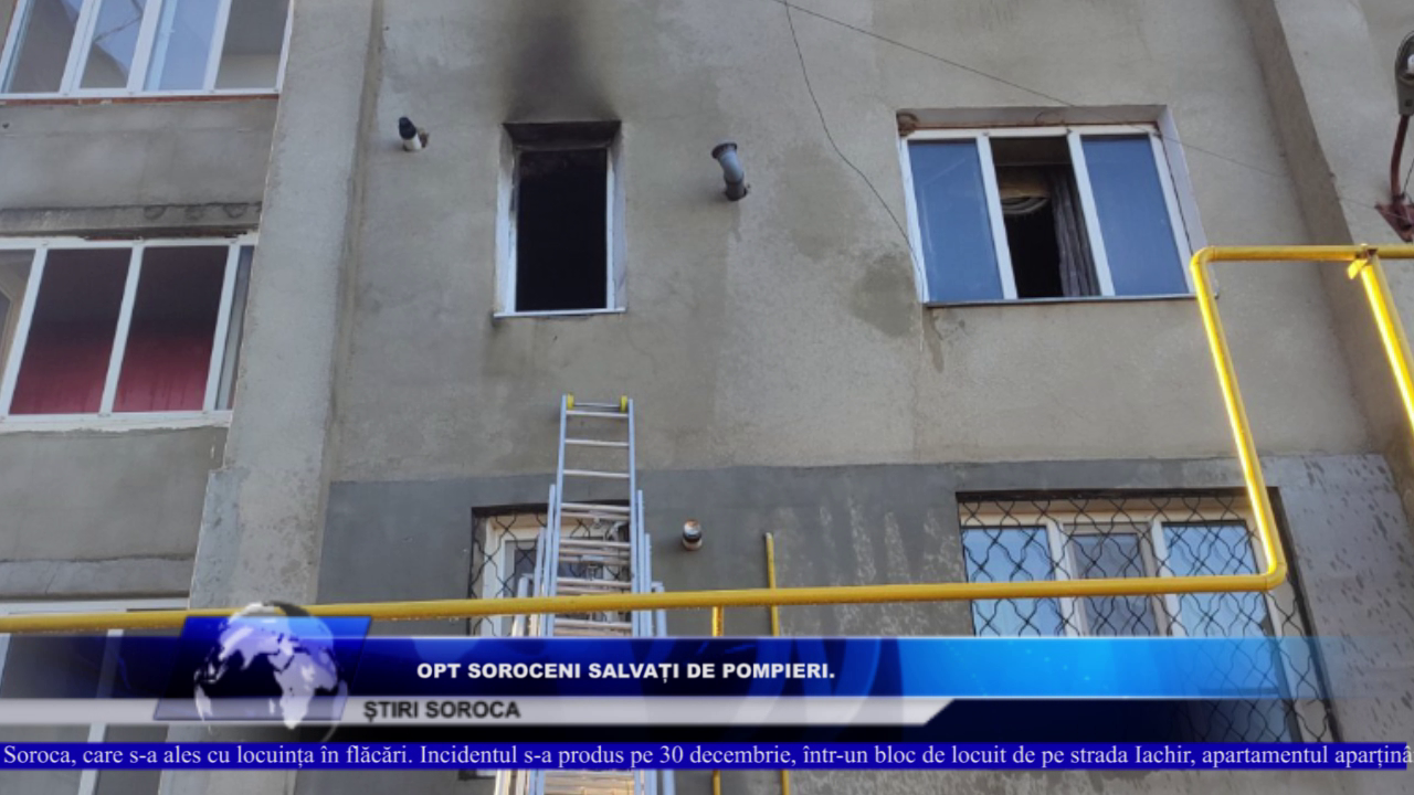 Opt soroceni salvați de pompieri