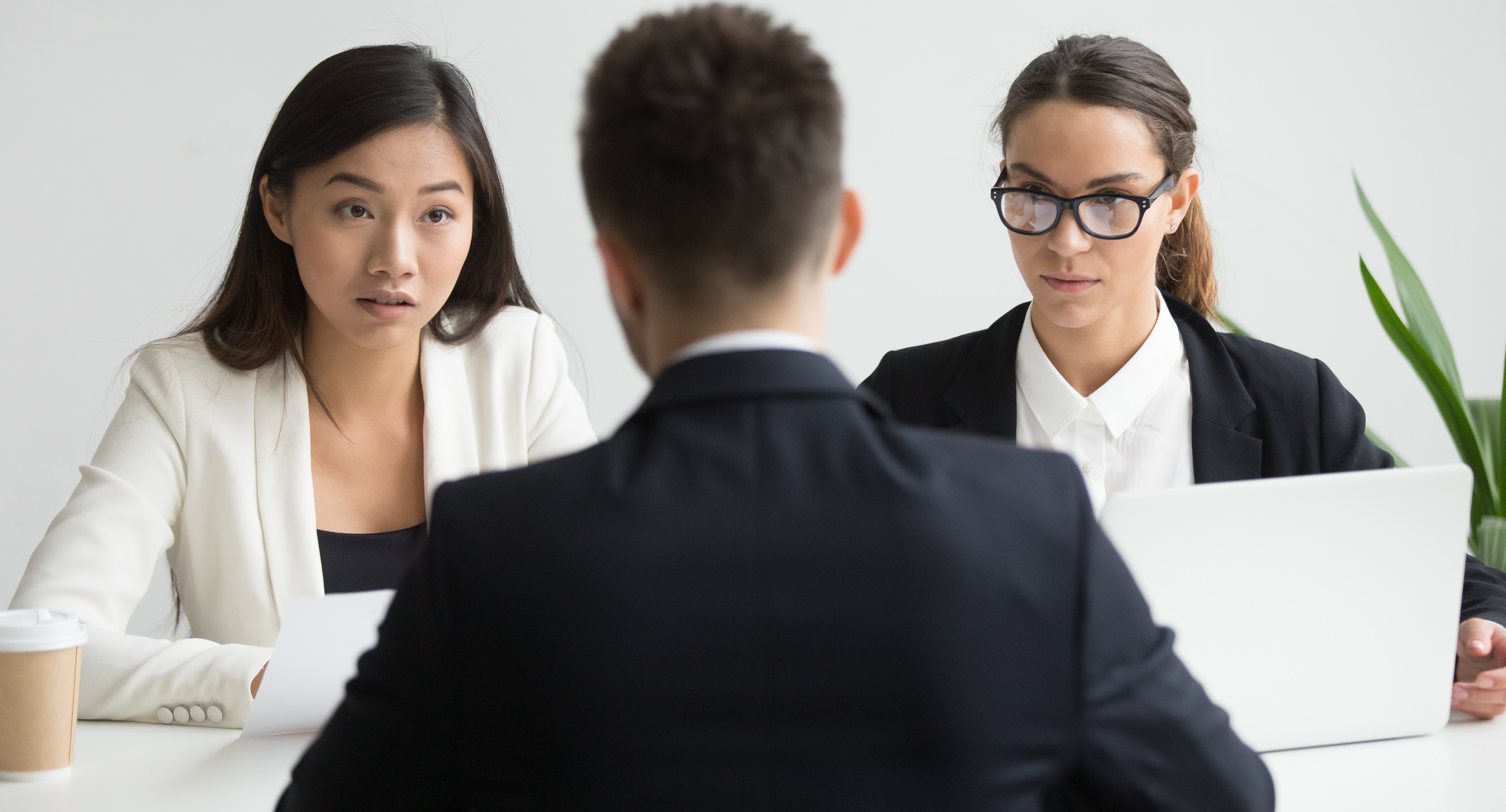 Ce întrebări din partea HR managerul la interviul de angajare nu-și au locul