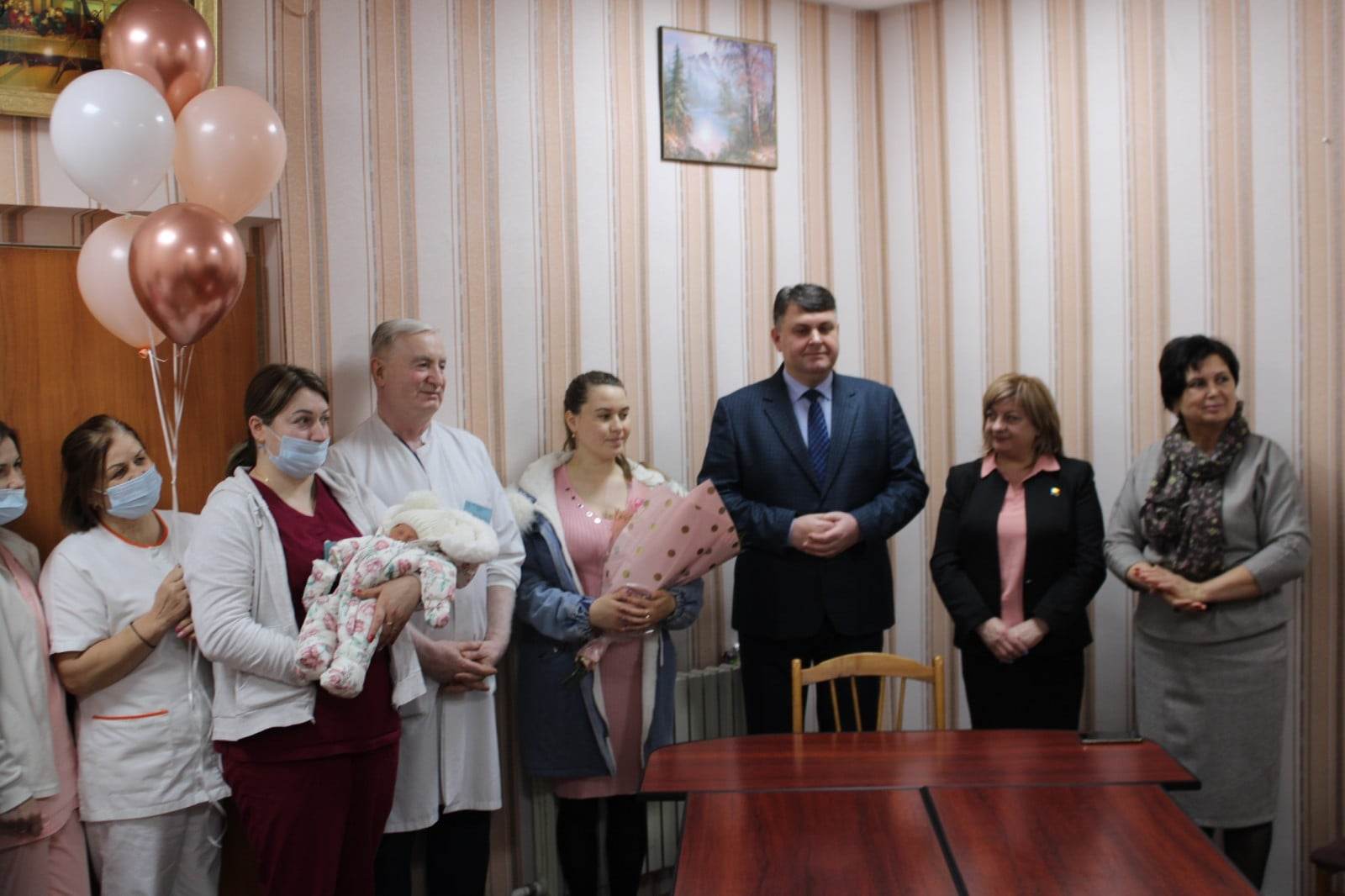 Delia este nou născuta care a primit cadoul oferit de Consiliul Raional Soroca